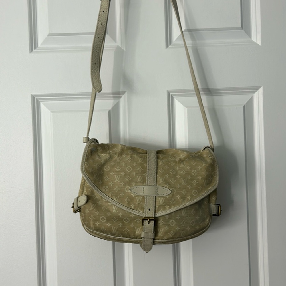 AUTHENTIC Louis Vuitton Ivory Monogram Mini Lin Saumur PM